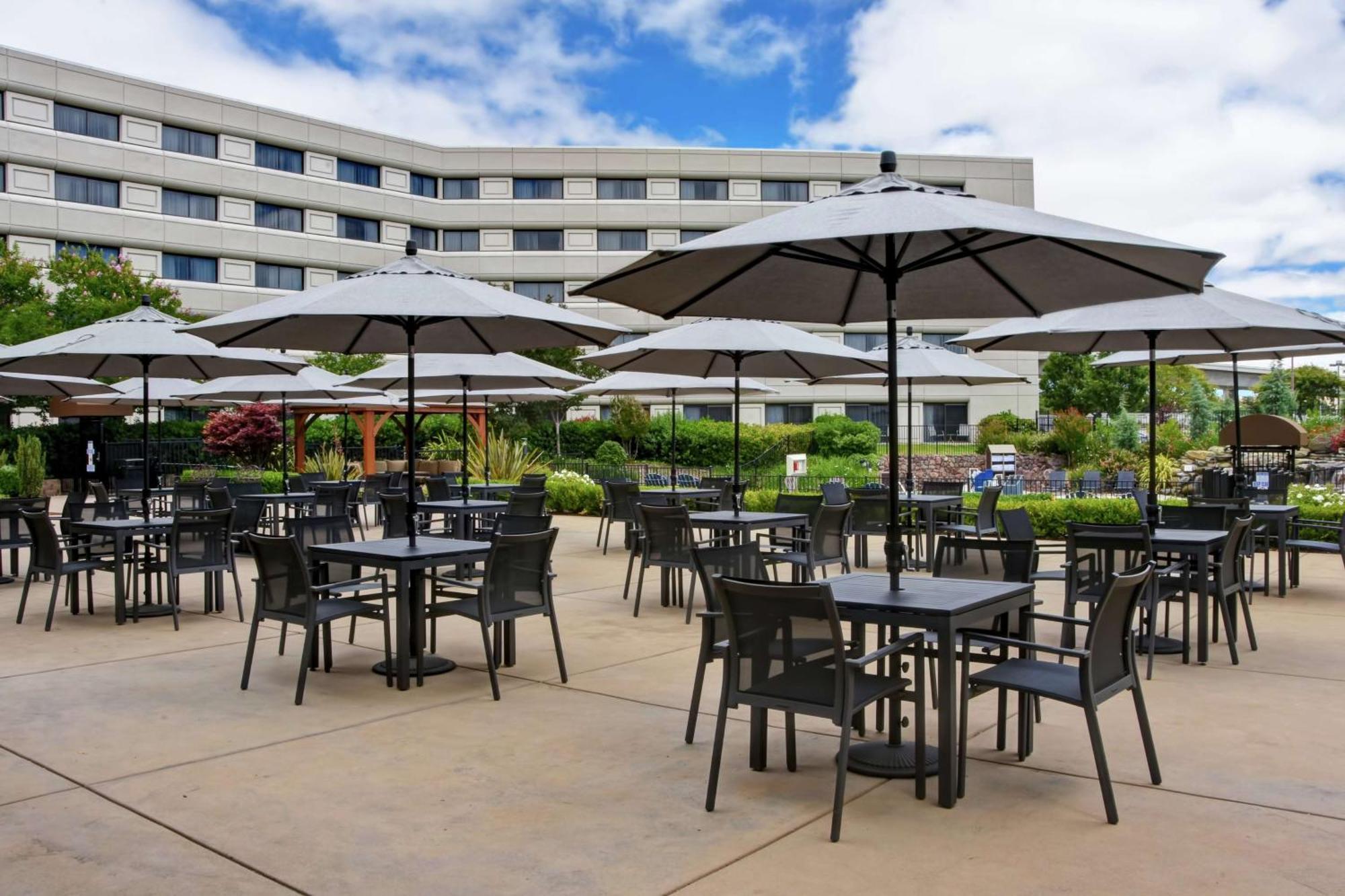Hotel Doubletree By Hilton Pleasanton At The Club Exteriér fotografie